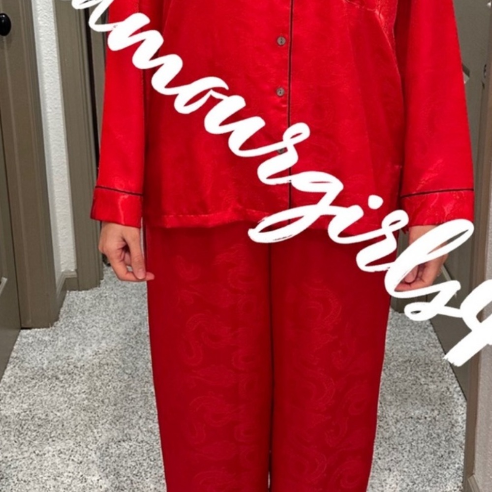 Red dragon print pj . The color is amazing Red size XXL .Model is wearing Large - Picture 5 of 5